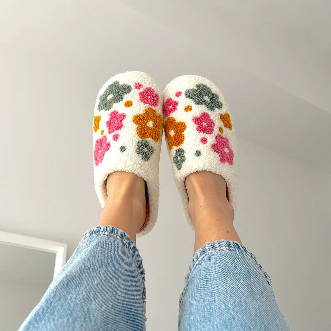 Cozy women’s slippers with floral pattern and warm interior