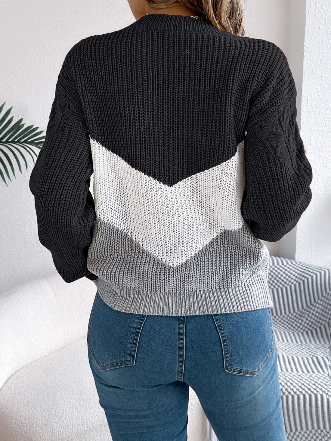 Elvayn | Color Block Round Neck Sweater